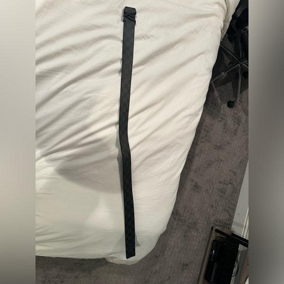 Louis Vuitton belt - Picture 1 of 3